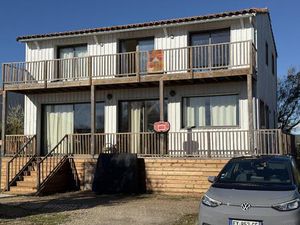 Maison atypique  accès direct à la plage  conception en ossature bois