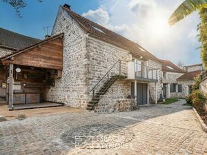 Grange rénovée à l'esprit contemporain et authentique