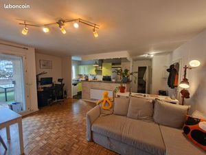 T2 Gratte-ciel avec grande terrasse et garage fermé