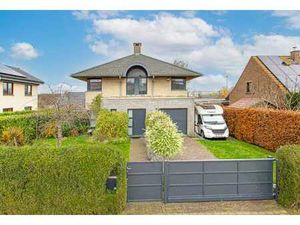 Villa  PEB B  3-4 chambres  grande cave  parking et garage.