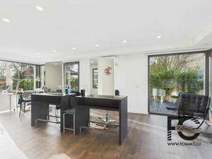 À Louer : Commerce Haut de Gamme avec Jardin – Idéal Salon d