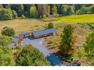 2 Maisons de commerce + zone agricole en supplément