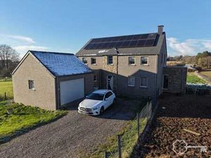 Villa unifamiliale avec terrain de presque 30 ares.