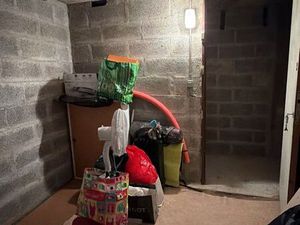 Cave 15m3  8m2 Bas de Caluire