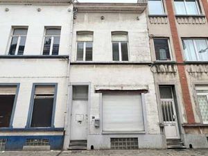 Prox. Parc Josaphat - immeuble mixte à rénover