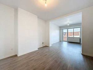 PORTE DE HAL /// Appartement avec terrasse