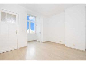 Studio rénové  calme et idéalement situé