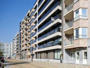 Appartement rénové à l'arrière du front de mer.