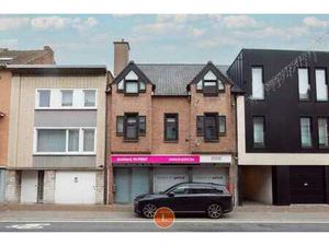 Handelspand met instapklaar zeer ruim duplexappartement.