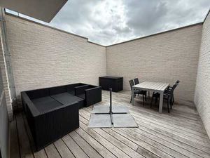 MEUBLÉ: Maison spacieuse et chaleureuse avec de hauts plafo