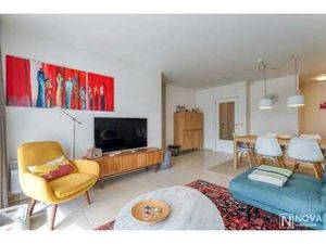 Appartement spacieux au rez-de-chaussée avec grande terrasse