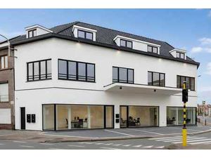 Commerce situé à un emplacement stratégique à l'angle R40