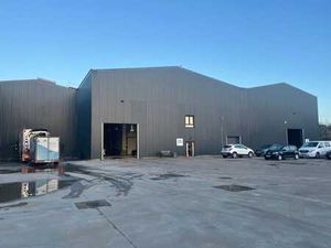 À SAISIR Bâtiment industriel sur l’ancien site Saint-Gobain