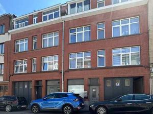 ENTREPOT + bureau+- 500M²