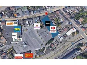 Ensemble commercial de 3.378 m²