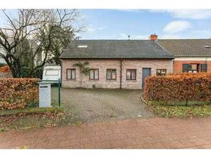 Verder af te werken woning met 4 slaapkamers te Malle!