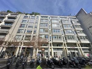 PARIS 75010 - RUE DE PARADIS - 2725 m² de réserves