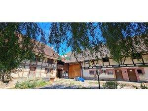 Ferme avec dépendances et hangar