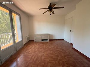 Studio avec balcon  parking et cave à BASTIA (Quartier Toga)