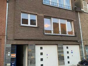 Apparemment avec jardin et garage  très bonne localisation