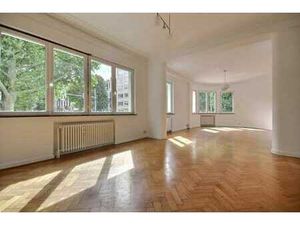 Molière  lumineux appartement trois chambres et bureau