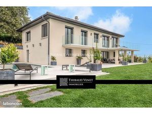 Villa 6 pièces 261 m²