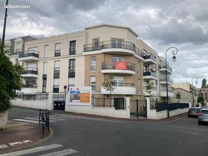 A Louer Grande place Parking 1er sous-sol immeuble neuf Centre-Ville Neuilly Plaisance