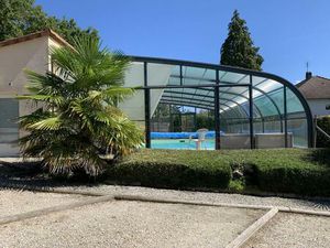 Maison avec piscine professionnelle