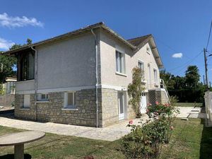 Maison avec véranda et carport