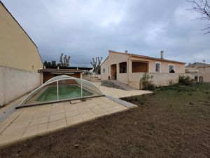 Villa à acheter avec terrasse 5 pièces à Vinassan