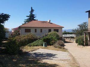 Vente propriété arboré comprenant une maison de 2 appartements et une grange sur un terrai