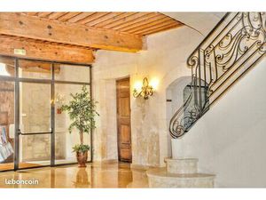 Maison 45 pièces 2420 m²