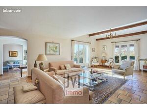 Propriété 7 pièces 200 m²