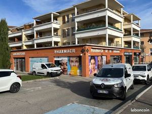 Local commercial 109 m² - Aix La Duranne