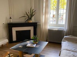 Loue maison de ville Tassin le Bourg