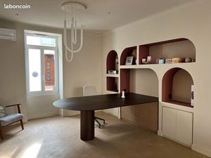 À louer : bureau professionnel privatif de 25 m²  entièrement meublé et équipé  situé dans