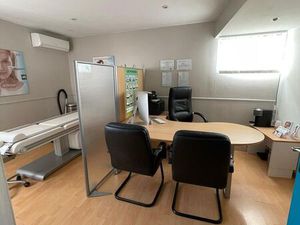Bureau/local de 16.54m² dans centre paramédical VITROLLES