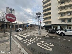 Commerce habillement/textile 70 m²