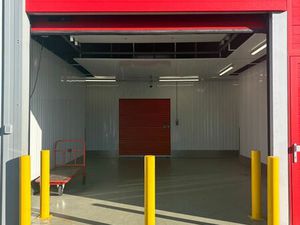 ? A LOUER : local sécurisé de 340 m² divisibles  bureaux  parkings – rue Emile Zola à Déci