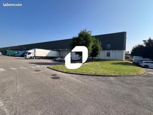 Local industriel 3 688 m²