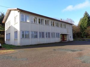 Location immeuble 180 m² à Saint-Just-d'Avray (69870)