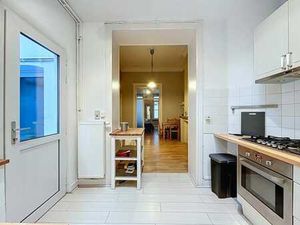 Quartier Européen - RDC +/- 50 m² + Cour