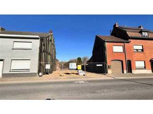 TERRAIN DE PROJET AVEC PLANS ET PERMIS POUR 2 APPARTEMENTS.