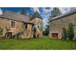 Ancienne ferme en pierre à rénover.