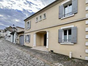 Charmante maison d'architecte offrant 3 chambres et un confort de vie optimal!