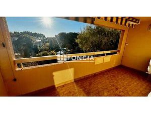 SIX FOURS A 100M. PLAGE ET COMMERCES AU CALME