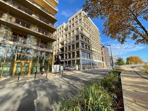 Location locaux professionnels 125 m² à L'Ile-Saint-Denis (93450)  47 400 €