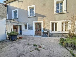 MAISON DE VILLAGE À CONFORTER