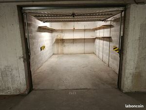 Garage à Louer Juan Les PIns