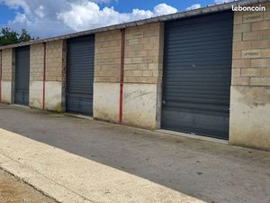 Loue grand Box/garage/cellule de stockage